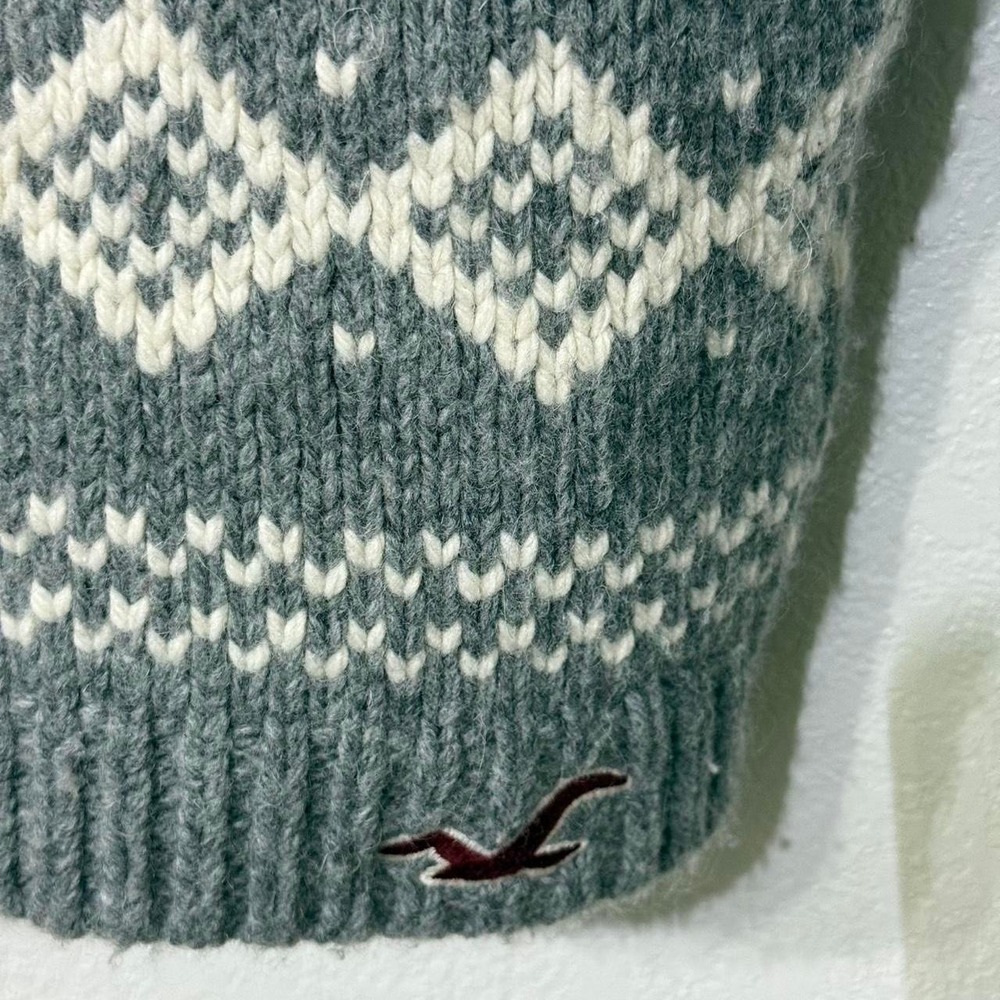 Hollister Grey and white floral knit hoodie - Picture 4 of 4